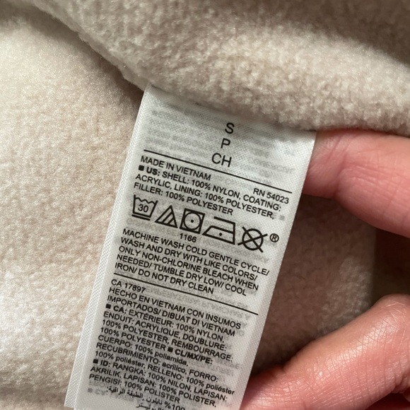 Old Navy Pink Puffer Vest - Picture 5 of 5